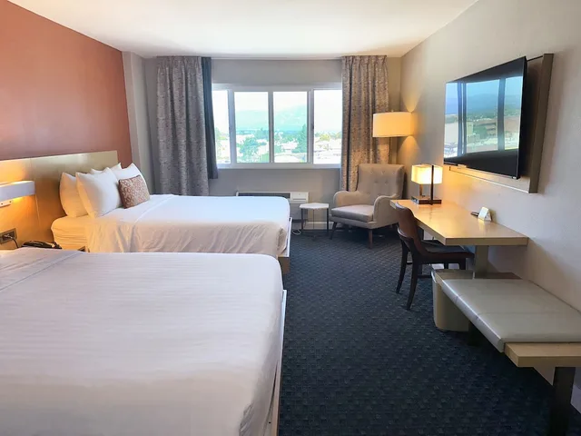 Room, 2 Queen Beds, Lincoln Hotel Monterey Park Los Angeles 9/10