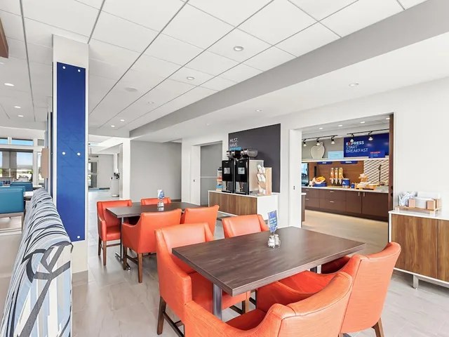 Holiday Inn Express Peotone، فرانكفورت 36/50