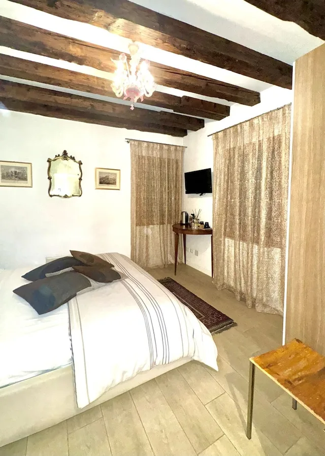 غرفة ديلوكس بسرير كوين، B&B Fortuny 2/8
