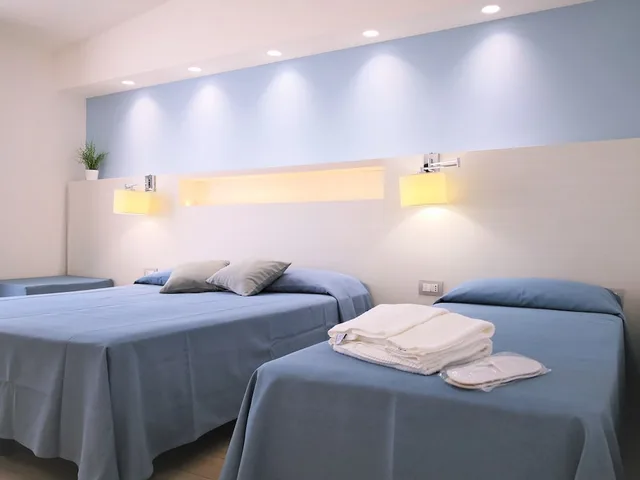 غرفة ديلوكس ثلاثية بسرير كينج وسرير فردي بشرفة، Perla Gaia Hotel 9/10