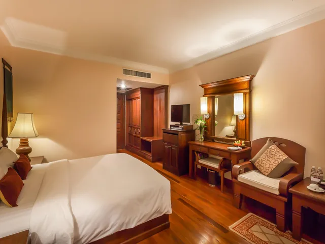 غرفة ديلوكس بسرير مزدوج بشرفة، Prince Angkor Hotel and Spa 1/2