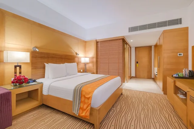 Room, King Bed, Courtyard By Marriott Gurugram Downtown 5/10