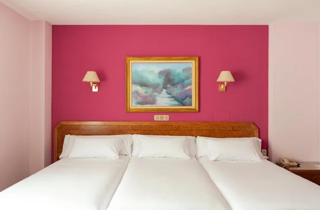غرفة بسرير مزدوج مع سرير إضافي، Hotel Don Carmelo 2/5