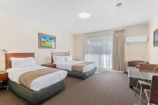 غرفة بسرير كوين وسرير فردي، Comfort Inn Clubarham 2/5