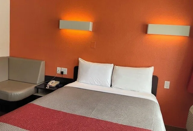 غرفة قياسية بسرير كوين لذوي الإعاقة، Motel6 Fort Collins, CO 8/10