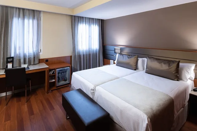 Room, Queen Bed, Terrace, Catalonia Diagonal Centro 1/3