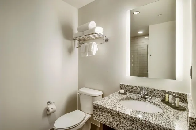 جناح بسرير كينج لذوي الإعاقة، New Bedford Harbor Hotel Ascend Hotel Collection 10/10