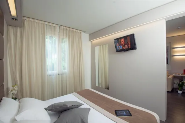 جناح مفرد، As Hotel Dei Giovi 1/3