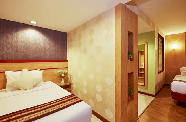 Deluxe, Triple, Eastern Grand Palace 1/4