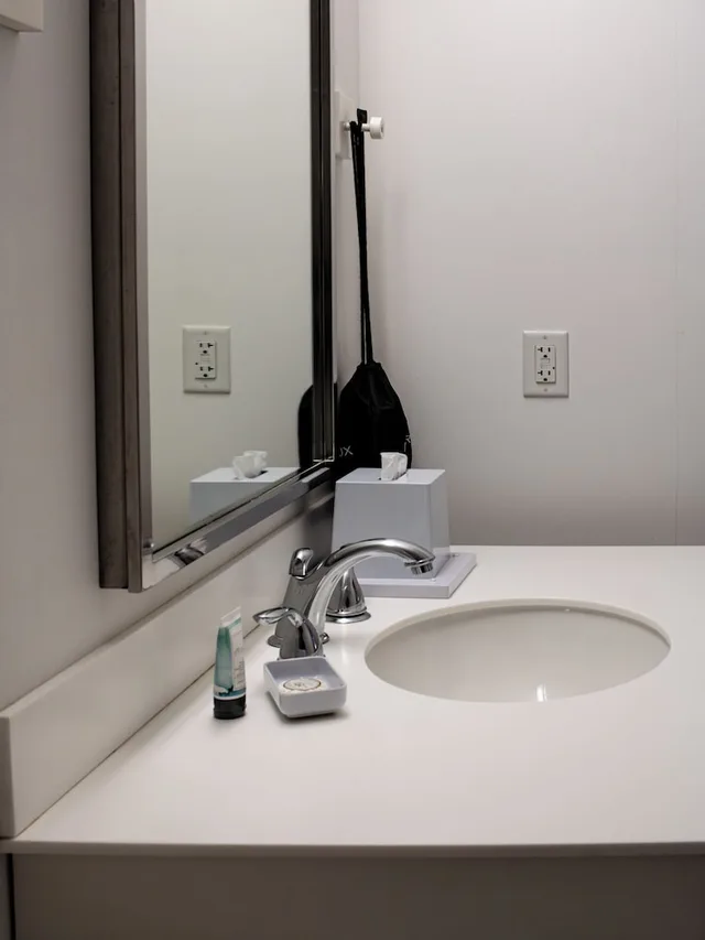 غرفة سوبيريور بسرير كينج بحوض جاكوزي، Four Points By Sheraton Prince George 7/10