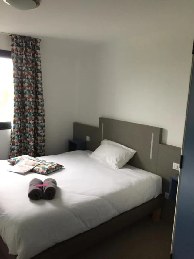 غرفة قياسية بسرير مزدوج وسريرين منفصلين، Kyriad Direct La Rochelle Sud Aytre 5/9