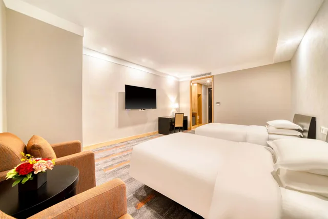 Room, Twin Beds, No Window، Hundred Centuries 2/2