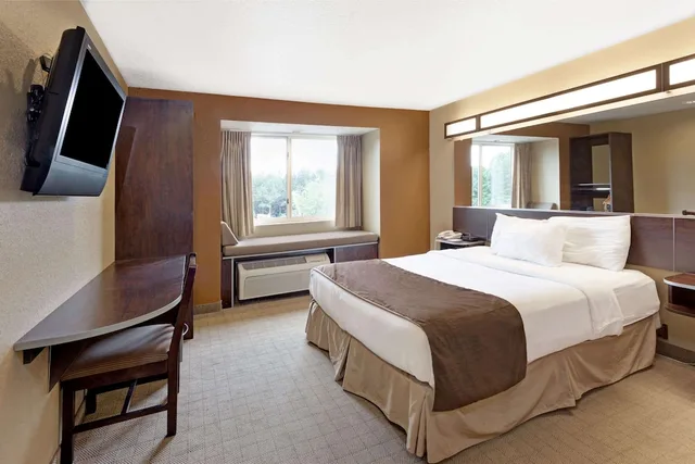 جناح بسرير كوين لذوي الإعاقة، Microtel Inn & Suites by Wyndham Woodstock/Atlanta North 1/3