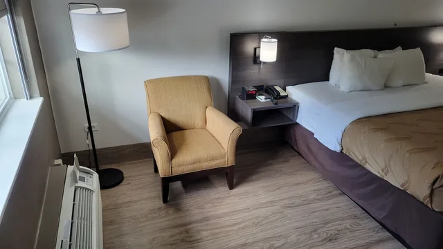 غرفة قياسية بسرير كينج، Quality Inn Forsyth Near GA Public Safety Training Center 7/10