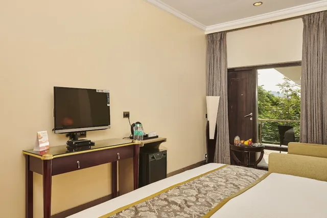 Classic, Queen Bed, Sterling Mount Abu 7/9