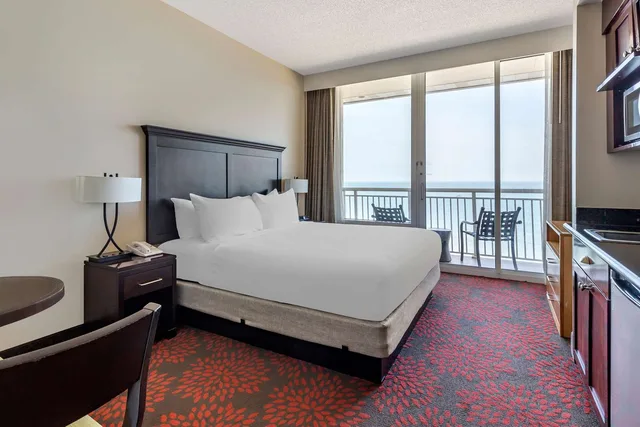 Studio, King Bed, Ocean Front, Kitchenette، Hilton Vacation Club Ocean Beach Club Virginia Beach 1/4