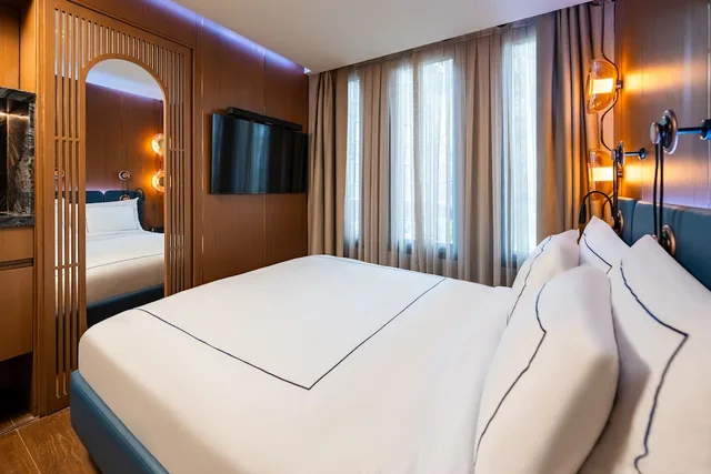 غرفة ديلوكس بسرير كينج بحمام خاص، Sura Concept Hotel 1/4