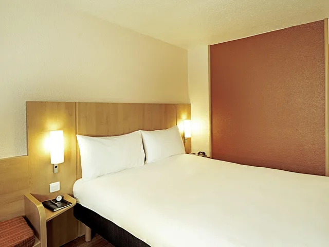 Room, 1 Double and 1 Single Bed, Ibis Antofagasta 2/7