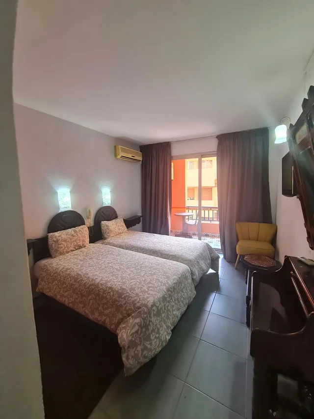 غرفة بسرير مزدوج بشرفة، Hotel Tachfine 6/10