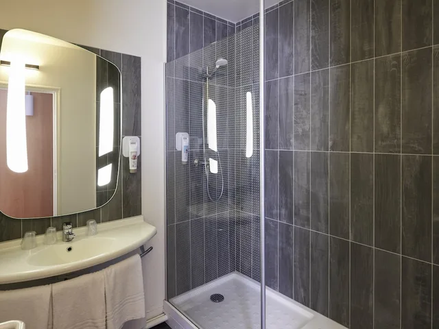 غرفة قياسية بسرير مزدوج وسرير فردي، Ibis Cholet 10/10
