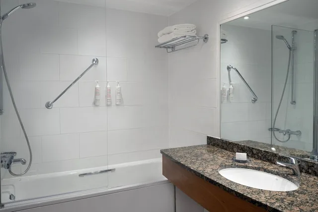 1 Bedroom, Suite, Delta Hotels by Marriott Swindon 4/4