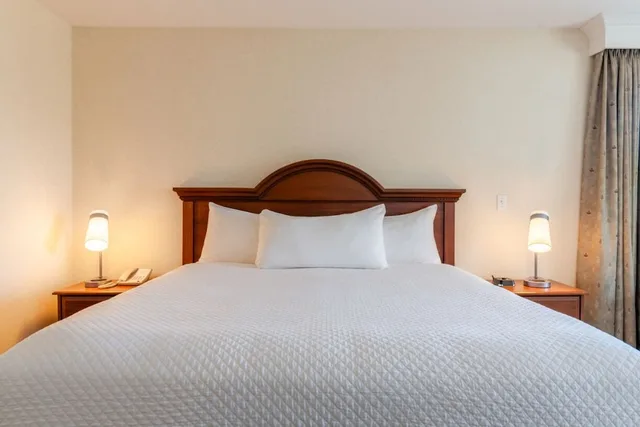 غرفة فاخرة بسرير كينج بشرفة، Ogunquit Hotel 6/10