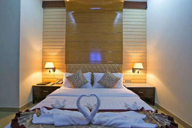 جناح عائلي ركني بسرير كينج وسرير فردي بغرفتي نوم، Fars Hotel and Resorts 1/4