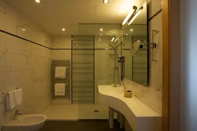 غرفة جونيور بسرير كينج مع أريكة، Best Western Hotel Adige 9/10