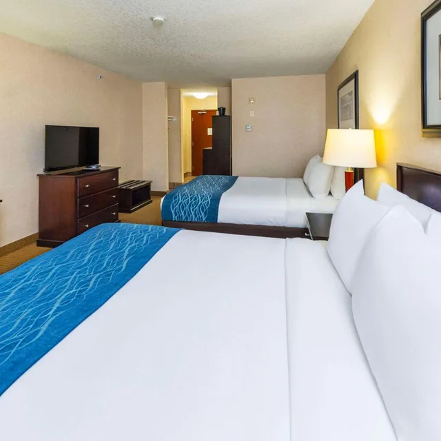 غرفة بسرير كينج وسريرين كوين، Comfort Inn And Suites Edson Yellowhead Highway 3/10