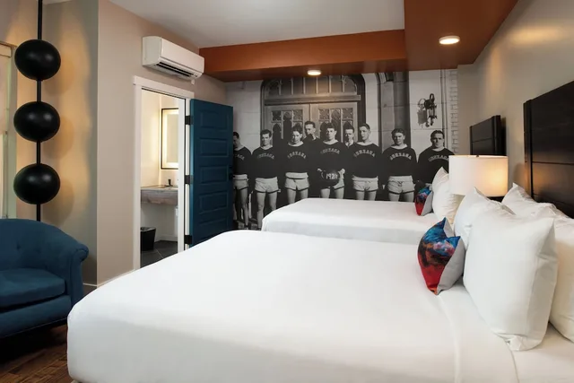 2 Bedrooms, Suite, 1 King and 2 Queen Beds, Hotel Indigo Spokane Downtown 1/10