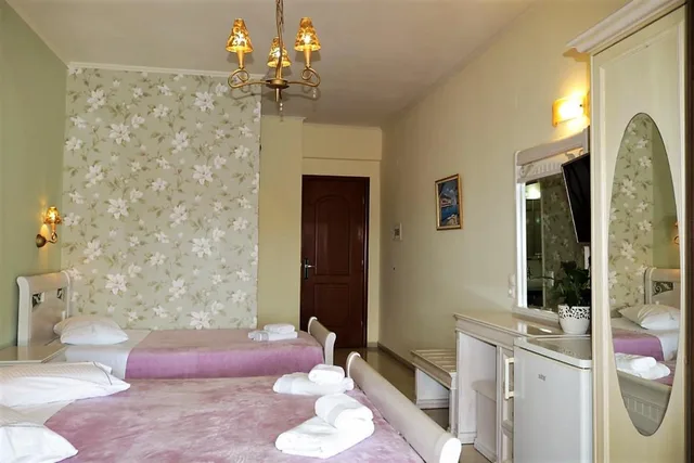 غرفة ثلاثية بشرفة، Maistrali Hotel 7/7