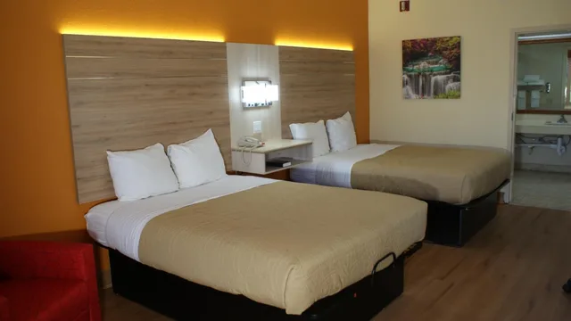 غرفة بسرير مزدوج لذوي الإعاقة، Home Town Inn And Suites 2/4