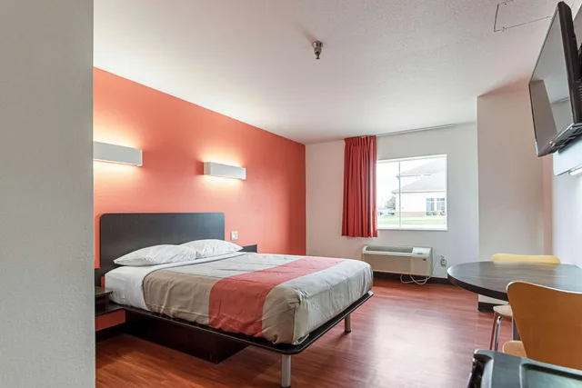 1 Full Bed - Non-Smoking, Micfridge، Motel6 Lebanon, IN 7/10