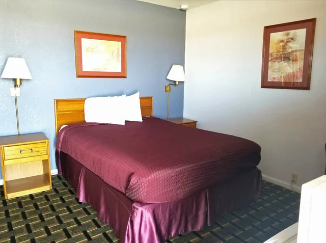 غرفة بسرير كينج للمدخنين، Americas Best Value Inn Belleville 2/5