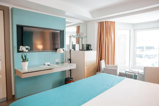 غرفة سوبيريور بإطلالة على المرفأ، Port Palace Hotel 5/10