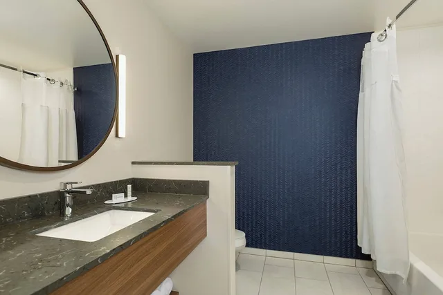 غرفة بسرير كينج لذوي الإعاقة، Fairfield Inn & Suites By Marriott Des Moines Downtown 4/5