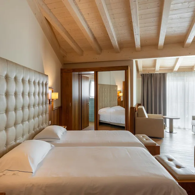 Superior, Double Bed, Partial Lake View، Royal Suite 3/10
