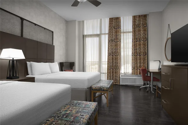 غرفة بسريرين كوين بشرفة بحوض استحمام لذوي الإعاقة، Hampton Inn & Suites Austin At The University / Capitol 5/10