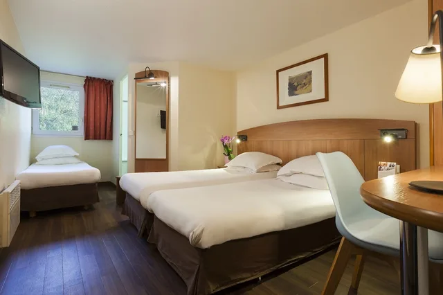 غرفة قياسية بثلاثة أسرّة، Comfort Hotel Amiens Nord 2/4