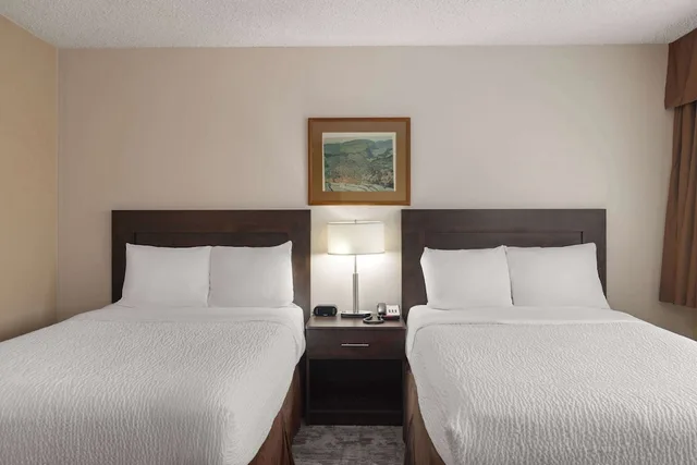 غرفة بسريرين مزدوجين، Travelodge by Wyndham Thunder Bay 6/9