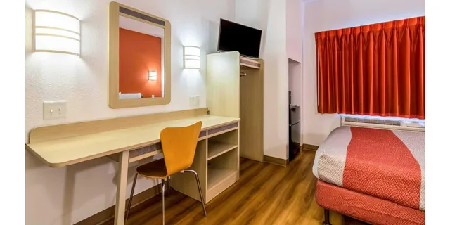 1 Full Bed - ADA/Tub/Micfridge, Non-Smoking، Motel6 Fort Mill, SC - Charlotte 4/6
