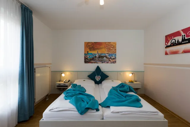 Standard, Double Bed, Hotel Amenity Munchen 2/4