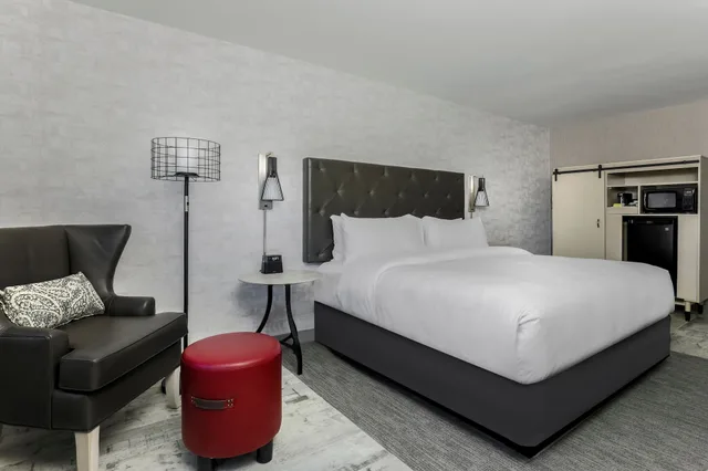 غرفة تقليدية بسرير كينج، Four Points by Sheraton Amarillo Central 2/3