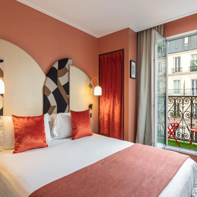 غرفة بسرير كينج بشرفة، Hotel Royal Saint Germain 1/6