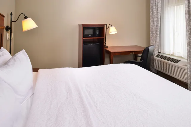 غرفة بسرير كينج، Hampton Inn Litchfield 2/4