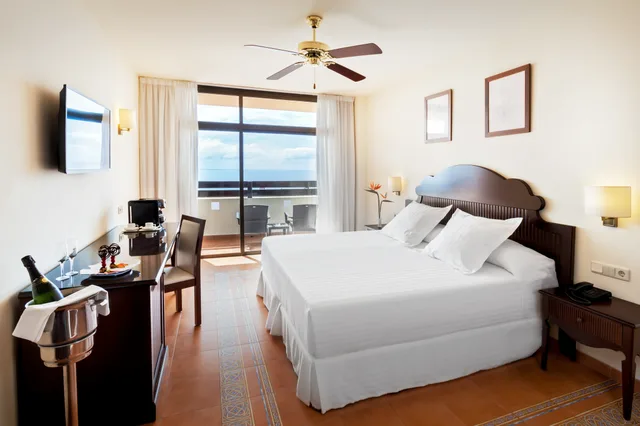 Family Sea View 2 Children + 1 Baby، Occidental Jandia Playa 1/2