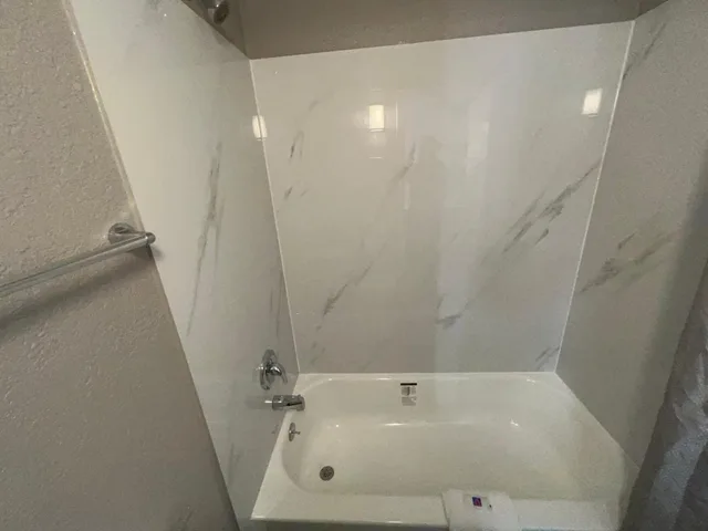 غرفة بسرير كوين لغير المدخنين بمطبخ، Studio6 Altoona, IA - Des Moines East 6/10