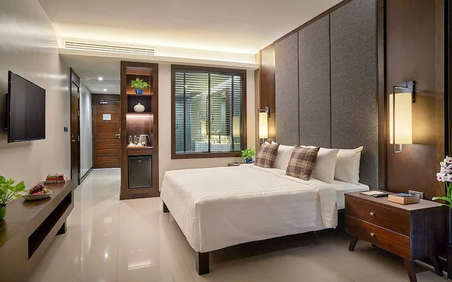 غرفة ديلوكس بسرير كينج بإطلالة على الحديقة، Khanom Beach Resort and Spa 2/4