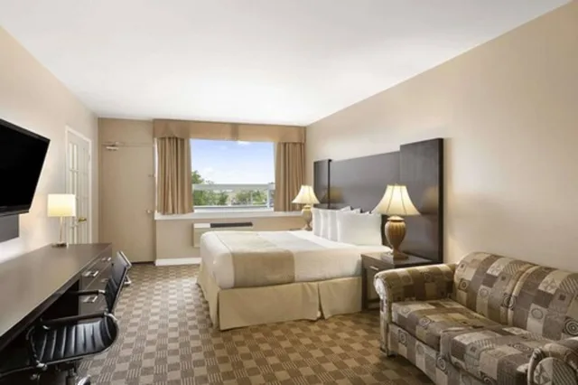 جناح بسرير كينج، Days Inn & Suites by Wyndham North Bay Downtown 2/3