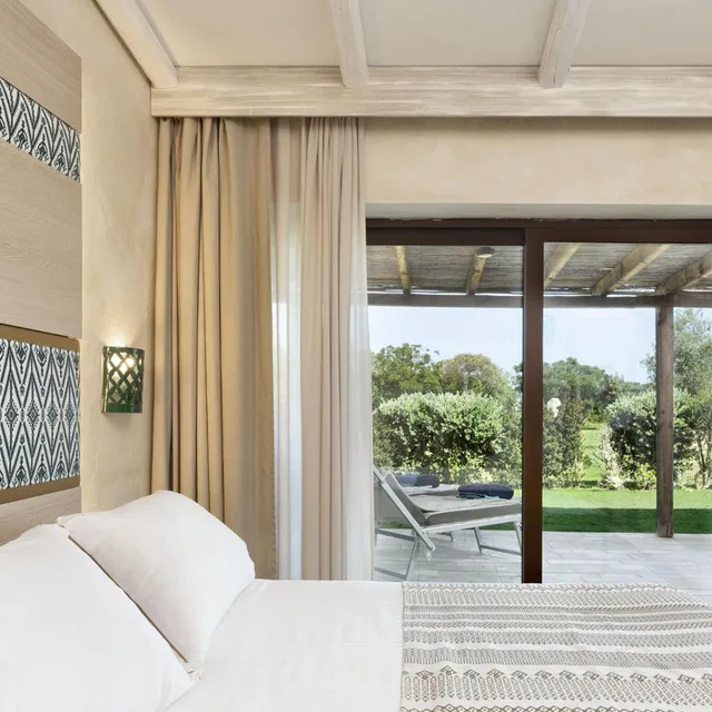 غرفة غراند ديلوكس بسرير مزدوج بإطلالة على البحر، Baglioni Resort Sardinia 2/6
